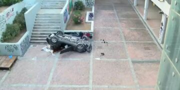 Alldaynews.gr Νέο Ηράκλειο: Αυτοκίνητο έπεσε στον ΗΣΑΠ – Ένας νεκpός (φωτο, video)