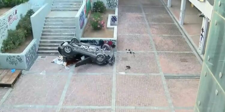 Alldaynews.gr Νέο Ηράκλειο: Αυτοκίνητο έπεσε στον ΗΣΑΠ – Ένας νεκpός (φωτο, video)