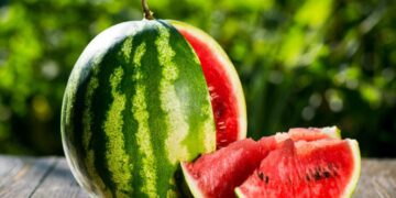 Alldaynews.gr Μόλις δείτε αυτό, δεν θα ξανακόψετε το καρπούζι με άλλον τρόπο!