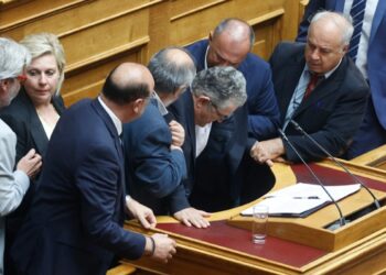 Σοκ με τον Κουτσούμπα στη Βουλή: Αισθάνθηκε έναν έντονο πόνο