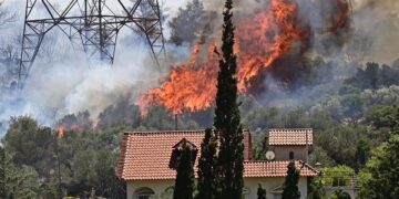 Alldaynews.gr Καίγεται η Αθήνα: Μεγάλη φωτιά στο δίπλα σε σπίτια – Εκκενώνεται η περιοχή Πέτα προς Κερατέα, ισχυροί άνεμοι πνέουν στην περιοχή