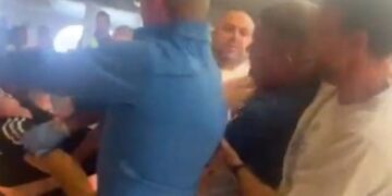 Alldaynews.gr Άγριο «ξύλο» σε πλοίο της γραμμής: Ο καπετάνιος αναγκάστηκε να επιστρέψει στο λιμάνι (video)