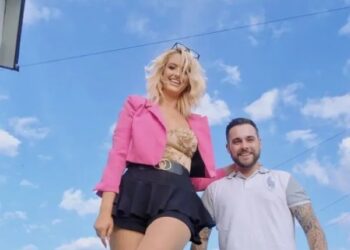 Η «γυναίκα-γίγαντας» εpωτεύτηκε άνδρα με ύψος 1,72