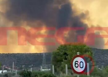 Καίγεται και το Λουτράκι: Έκλεισε η εθνική οδός Αθηνών-Κορίνθου από Αγίους Θεοδώρους μέχρι Επίδαυρο και στα δύο ρεύματα[video]