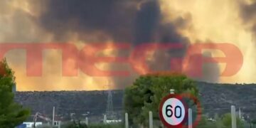 Καίγεται και το Λουτράκι: Έκλεισε η εθνική οδός Αθηνών-Κορίνθου από Αγίους Θεοδώρους μέχρι Επίδαυρο και στα δύο ρεύματα[video]