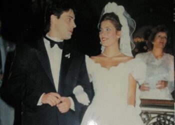 Ελένη Μενεγάκη: Έτσι είναι σήμερα ο πρώτος σύζυγος της, Σταύρος Γαρδέρης, 34 χρόνια μετά τον γάμο τους (ΦΩΤΟ)