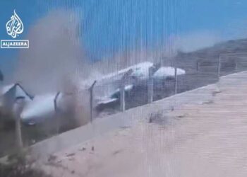 Η στιγμή της συντριβής αεροσκάφους στο Μογκαντίσου – Διάσωση των επιβατών (video)