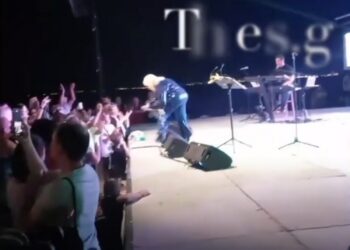 Μπέσσυ Αργυράκη: Έπεσε από τη σκηνή η τραγουδίστρια – Η στιγμή του ατυχήματος σε συναυλία στη Θεσσαλονίκη