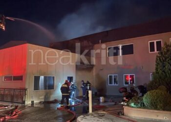 Πυρκαγιά στις εγκαταστάσεις της εφημερίδας “Νέα Κρήτη” στο Ηράκλειο (φωτο, video)