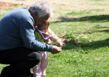 Νέο ΣΟκ για οικογένειες! Και οι παππούδες θα πληρώνουν διατροφή για τα ανήλικα εγγόνια τους
