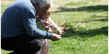 Νέο ΣΟκ για οικογένειες! Και οι παππούδες θα πληρώνουν διατροφή για τα ανήλικα εγγόνια τους