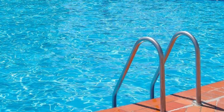 10χρονη ανασύρθηκε νεκρή από πισίνα στην Πάφο- Συνελήφθη η μητέρα της, εντοπίστηκε μεθυσμένη