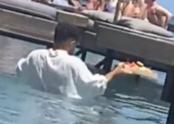 Ρόδος: “Δεν έχω πρόβλημα, παίρνω 200 ευρώ φιλοδώρημα” λέει ο υπάλληλος – Στον εισαγγελέα η υπόθεση