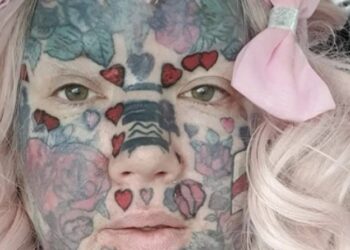 46χρονη σε απόγνωση: «Έχω 800 τατουάζ και δεν μπορώ να βρω δουλειά, ούτε καν σαν καθαρίστρια» (φωτο, video)