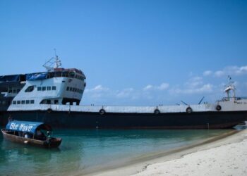 Ήταν κάποτε το καμάρι του Αργοσαρωνικού: Το πλοίο- θρύλος που στο τελευταίο του ταξίδι πήρε στο βυθό 1573 άτομα