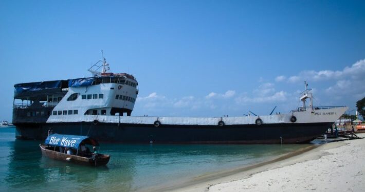Ήταν κάποτε το καμάρι του Αργοσαρωνικού: Το πλοίο- θρύλος που στο τελευταίο του ταξίδι πήρε στο βυθό 1573 άτομα