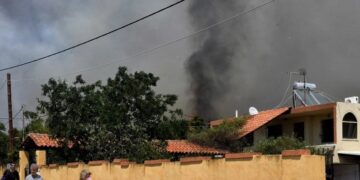 Αδιανόητο: Ιδιοκτήτρια Airbnb αναρωτιόταν αν έπρεπε να χρεώσει τους πελάτες που έφυγαν λόγω της φωτιάς