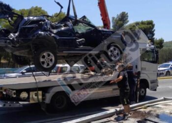 Τροχαίο – σοκ στη Λ. Μαραθώνος: Νεκρός αξιωματικός του Πολεμικού Ναυτικού – Διαλύθηκε το τζιπ – Χαροπαλεύει 23χρονος ναύτης (φωτο, video)