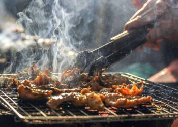 Έψηνε μπριζόλες στο μπαλκόνι και οι γείτονες κάλεσαν την Πυροσβεστική