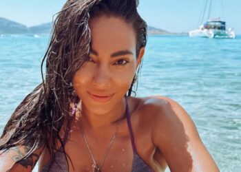 Τα λόγια είναι περιττά!! Η Ευρυδίκη Βαλαβάνη ποζάρει topless…