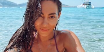 Alldaynews.gr Τα λόγια είναι περιττά!! Η Ευρυδίκη Βαλαβάνη ποζάρει topless…