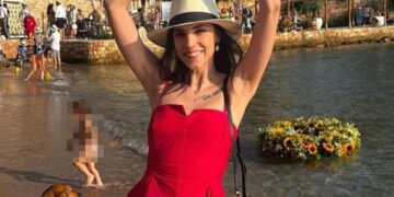 Alldaynews.gr Άννα Μαρία Βέλλη σε έλεγχο της αστυνομίας: «Επιτρέπεται αυτό που κάνετε; Εγώ είμαι λίγο γνωστή»