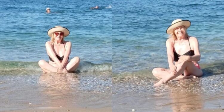 Βγήκε έτσι παραλία και αποθεώθηκε: Αυτό είναι το κορμί της Νέλλης Γκίνη στα 73 της με μπικίνι και χωρίς ίχνος ρετούς
