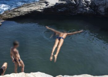 Θάσος: Δύο τραυματισμοί από βουτιές στην «Γκιόλα»- Χτύπησαν το κεφάλι τους βουτώντας από ψηλά