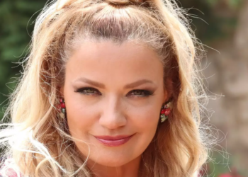 Έβαλε τα γυαλιά σε όλες τους: H Παναγιώτα Βλαντή στα 54 της μόνο με το μαγιό της χωρίς μακιγιάζ και ρετούς (φωτο)