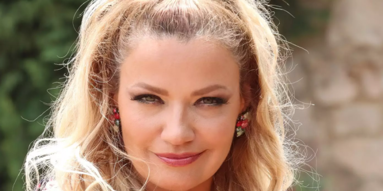 Alldaynews.gr Έβαλε τα γυαλιά σε όλες τους: H Παναγιώτα Βλαντή στα 54 της μόνο με το μαγιό της χωρίς μακιγιάζ και ρετούς (φωτο)