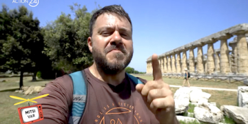 Alldaynews.gr «Με κατέστρεψες, τι ήταν αυτά;»: Το βίντεο του Ευτύχη Μπλέτσα για την μίμηση Μητσικώστα που έγινε viral (video)