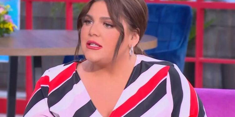 Alldaynews.gr Δανάη Μπάρκα: Το χυδαίο σχόλιο που δέχθηκε στα social – «Πας να μας πλασάρεις τα ξύγκια φυσιολογικό και όμορφο»
