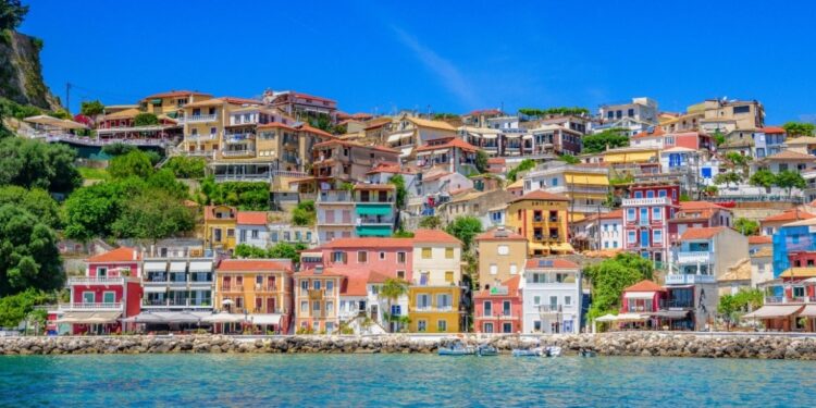 Alldaynews.gr Ξυλοκόπησαν με κοντάρι από τσουγκράνα εργαζόμενο σε beach bar επειδή ζήτησε τα δεδουλευμένα του