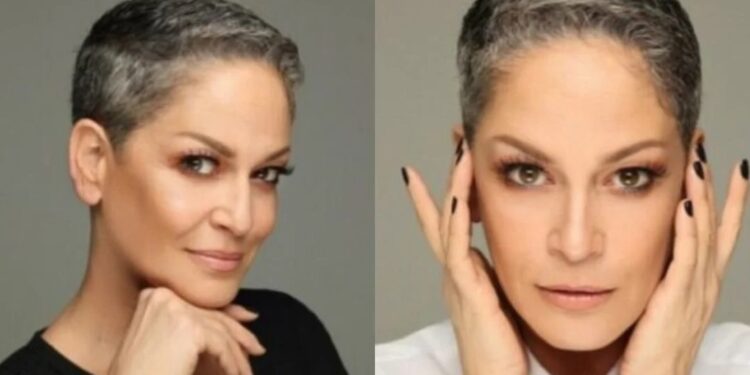 Εκείνος με μαύρο μπλουζάκι, εκείνη τα «πέταξε» όλα έξω: Βανδή και Μπισμπίκης βγήκαν έτσι έξω και όλοι τους κοιτούσαν