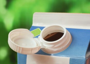 Έχουμε χάσει τον ύπνο μας: Γιατί άλλαξαν τα καπάκια στα πλαστικά μπουκάλια