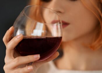 Η γυναίκα μου πάει μαζί μου μόνο όταν πίνει