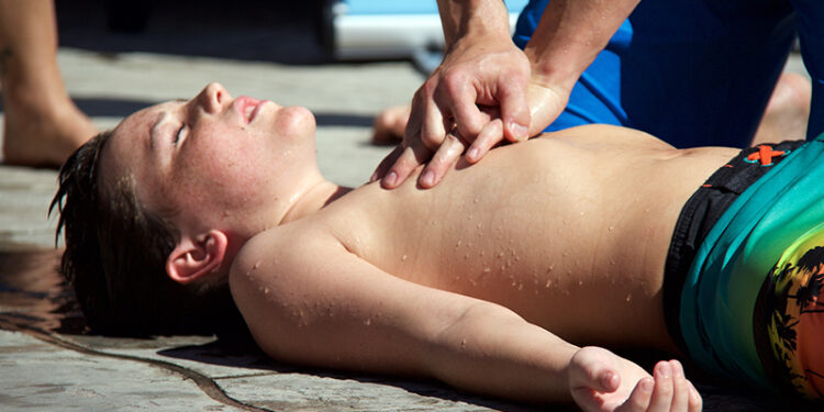 Πνιγμός σε Θάλασσα ή Πισίνα: Πρώτες Βοήθειες – Τι πρέπει να ξέρουμε όλοι