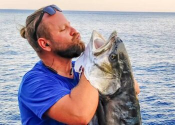 Η ψαριά της ζωής τους: «Τρέμαμε πιο πολύ από αυτό όταν είδαμε τι ακριβώς είχαμε πιάσει» (φωτο)