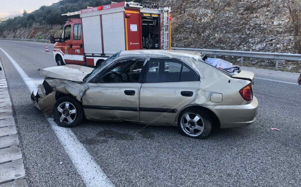 Alldaynews.gr Σοβαρό τροχαίο στην Ιόνια Οδό – Οικογένεια οι επιβαίνοντες στο Ι.Χ (φωτο)