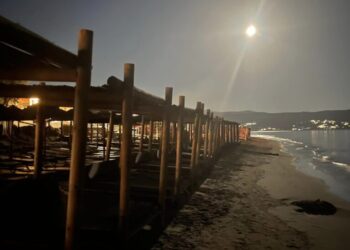 «Κίνημα της πετσέτας»: «Ξύλινα παλάτια στην άμμο» – Καταγγελίες για κοροϊδία