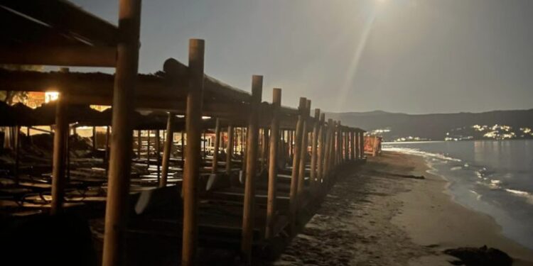 «Κίνημα της πετσέτας»: «Ξύλινα παλάτια στην άμμο» – Καταγγελίες για κοροϊδία