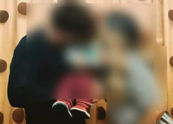 Το τρίχρονο παιδί πνίγηκε από σταφύλι μπροστά στη νταντά που το πρόσεχε – Το διπλό χτύπημα της μοίρας στην οικογένεια (video)