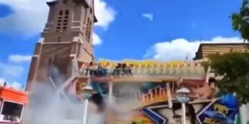 Alldaynews.gr Τρομακτικό ατύχημα σε λούνα παρκ: Παιχνίδι άρχισε να βγάζει καπνούς και εκσφενδόνισε παιδιά από τα καθίσματα (video)