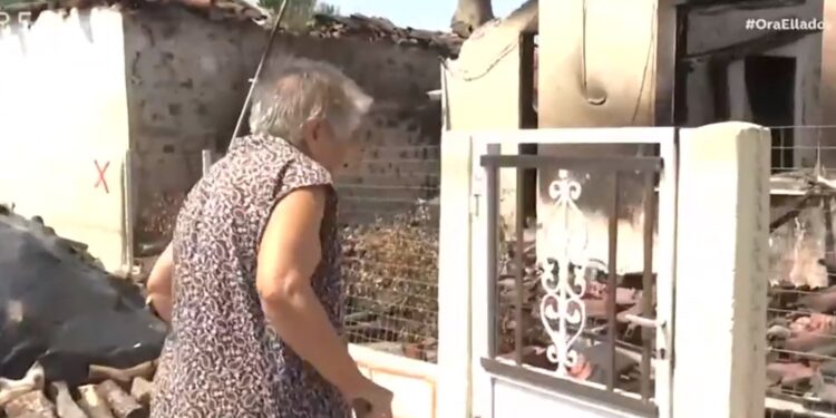 Φωτιά στον Έβρο: Συγκλονίζει ηλικιωμένη που έχασε το σπίτι της – «Κούκλα το είχα»