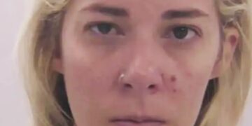 Alldaynews.gr Μητέρα συνελήφθη για το βιaσμό διδύμων 15χρονων – Τη βρήκαν γuμνή με τον ανήλικο κάτω από το κρεβάτι