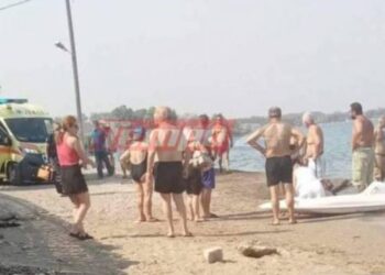 Σε Σοκ οι λουόμενοι-Ξεψύχησe μπροστά τους στην παραλία[Φωτογραφία]