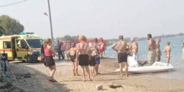 Σε Σοκ οι λουόμενοι-Ξεψύχησe μπροστά τους στην παραλία[Φωτογραφία]