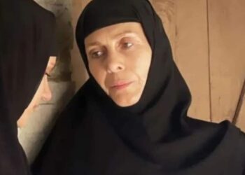 Μια άλλη γυναίκα!! «Πέταξε» τα ράσα, έβαλε μπικίνι και τρέλανε την Κρήτη![Φωτογραφία]