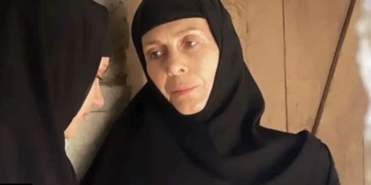 Μια άλλη γυναίκα!! «Πέταξε» τα ράσα, έβαλε μπικίνι και τρέλανε την Κρήτη![Φωτογραφία]