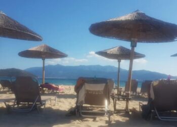 Η απάντηση του beach bar στη Χαλκιδική: «Για τα παιδιά επιτρέπουμε τα πάντα – Η κυρία είχε φέρει παστίτσιο και έτρωγε με τον άνδρα της»